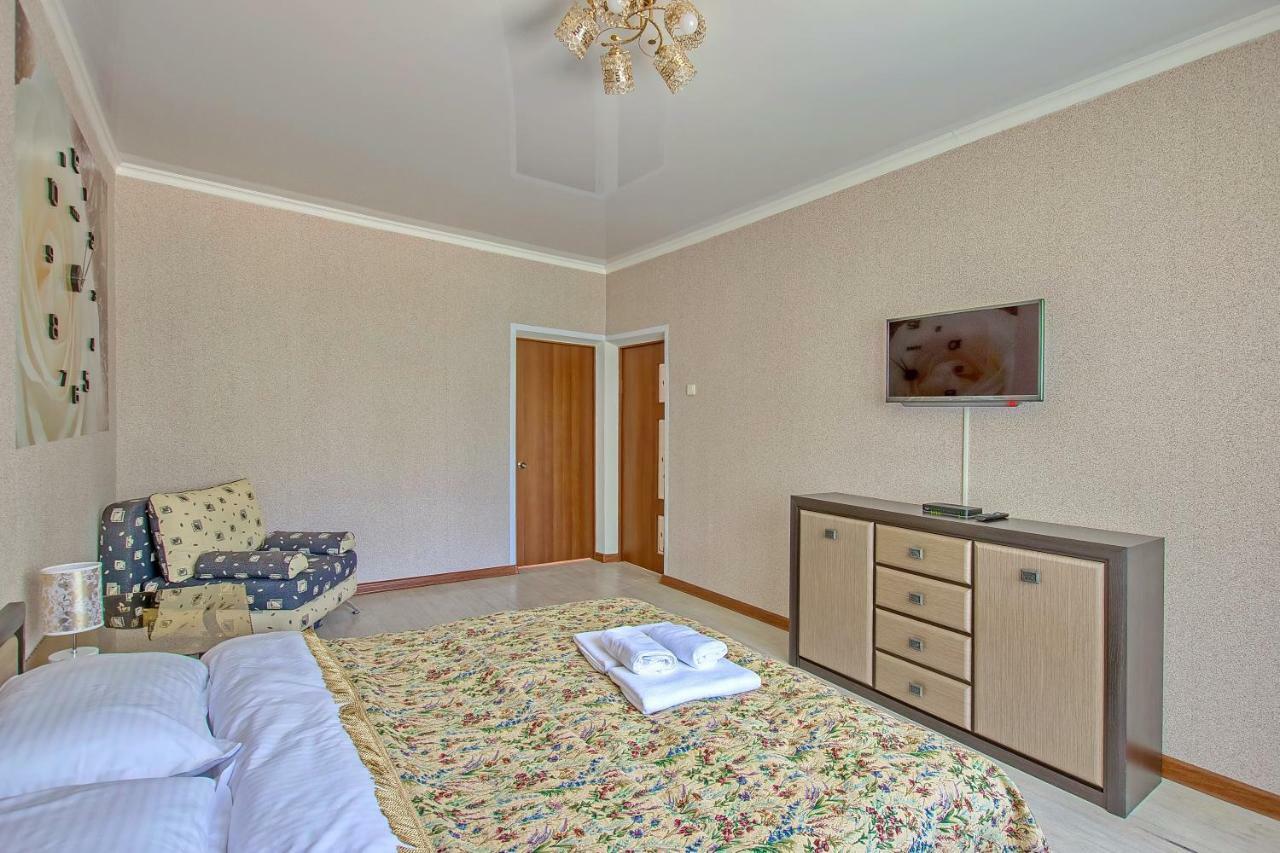 Cozy Apartment On Rozybakiev 145. Atakent Almaty Luaran gambar