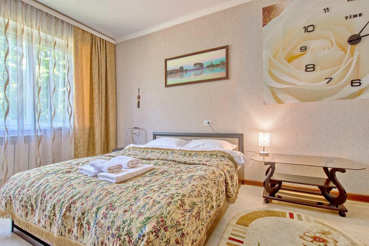 Cozy Apartment On Rozybakiev 145. Atakent Almaty Luaran gambar